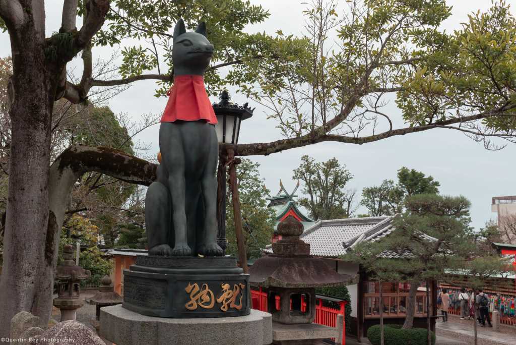 Statues Renard (Kitsune) à l'entrée du Sanctuaire Inari